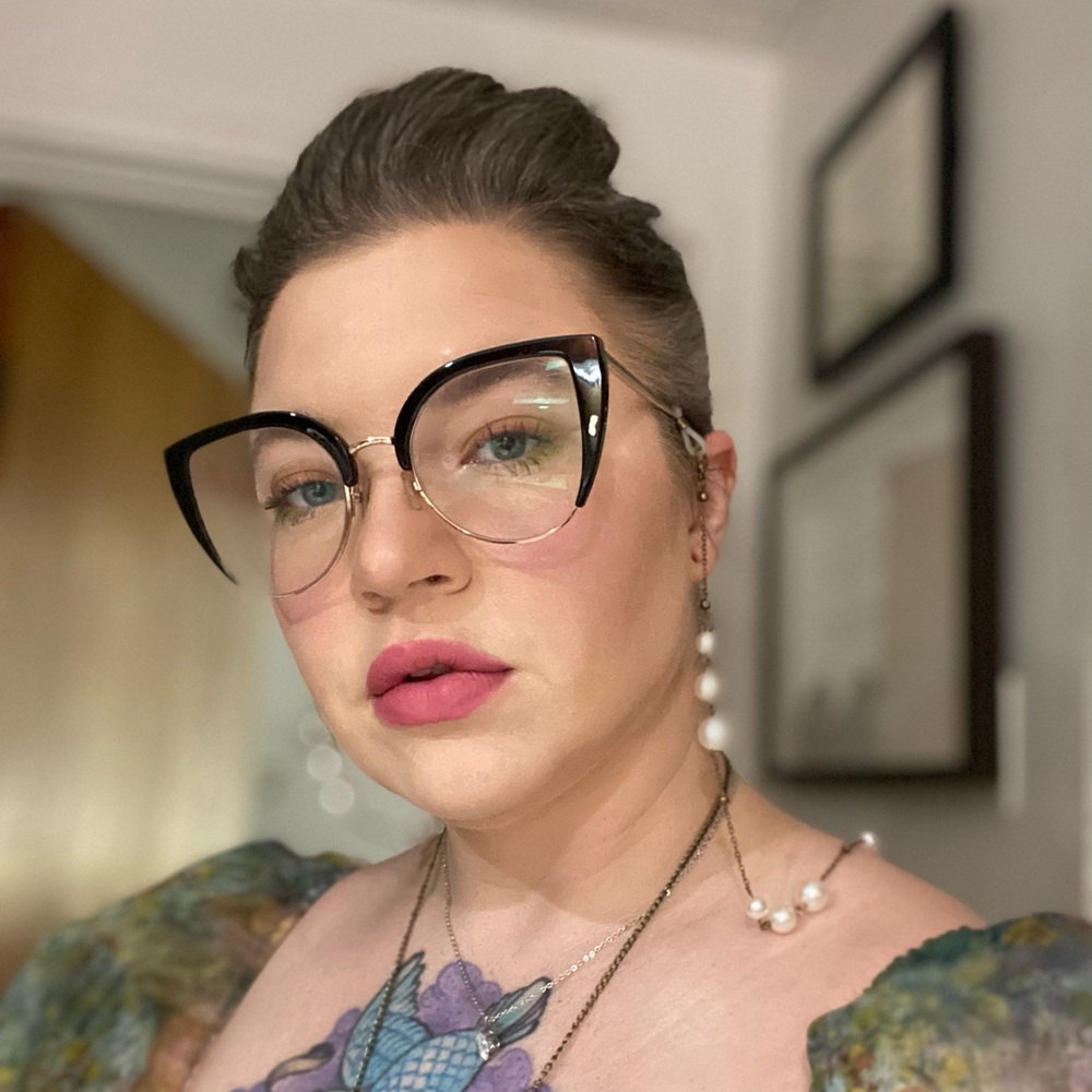Meet your Posher, Cornelia